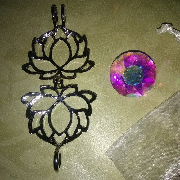 Pendant - Picture 2 of 3